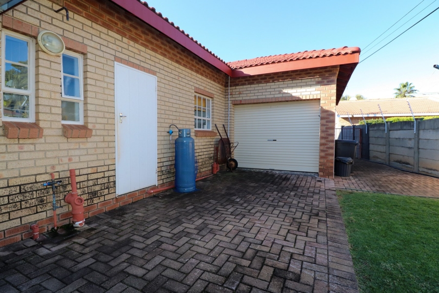 3 Bedroom Property for Sale in Flamwood North West